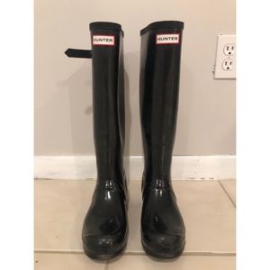BLACK HUNTER BOOTS - GLOSSY FINISH. SIZE 39